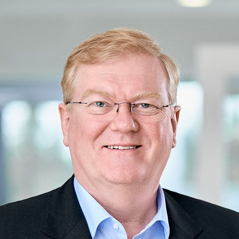 Dr. Stefan Hartung