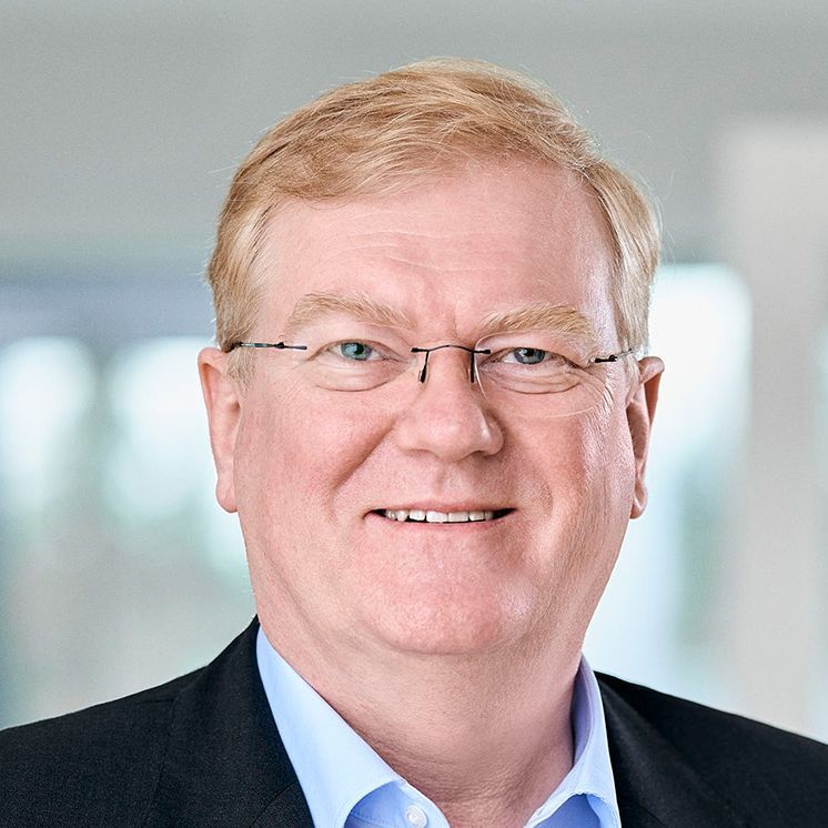 Dr. Stefan Hartung